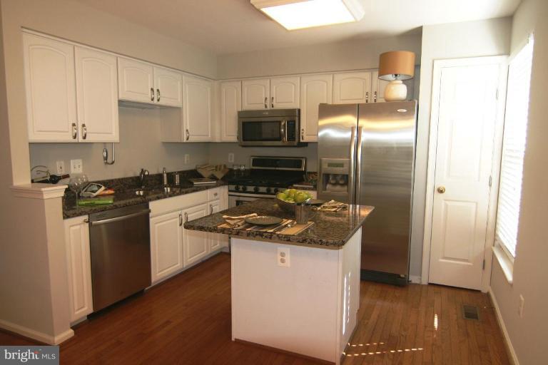 926 Rolfe Place Alexandria, VA 22314 - Photo 3 of 22 Kitchen #2