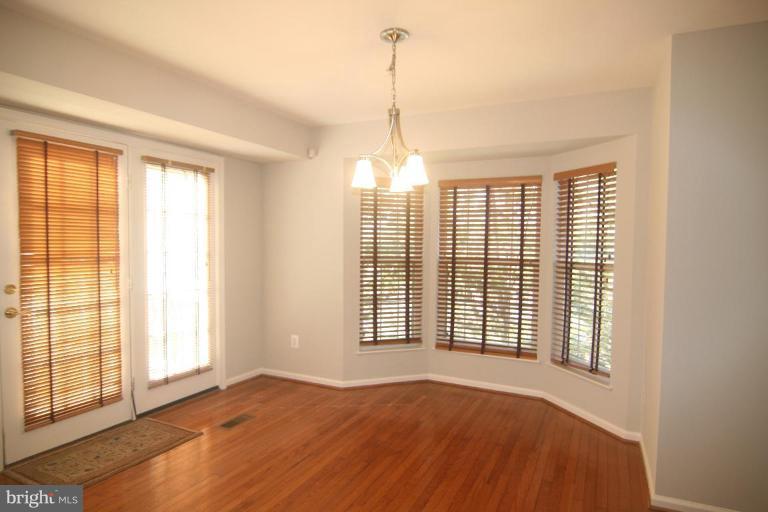 926 Rolfe Place Alexandria, VA 22314 - Photo 4 of 22 Kitchen #3