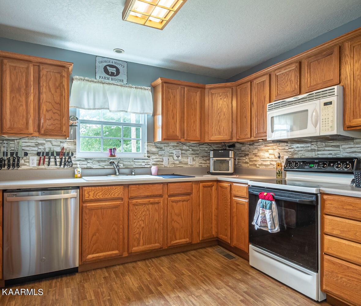 1650 Riggs Chapel Road Harriman, TN 37748 - Photo 16 of 37 1650 Riggs Chapel Rd Harriman-large-025-