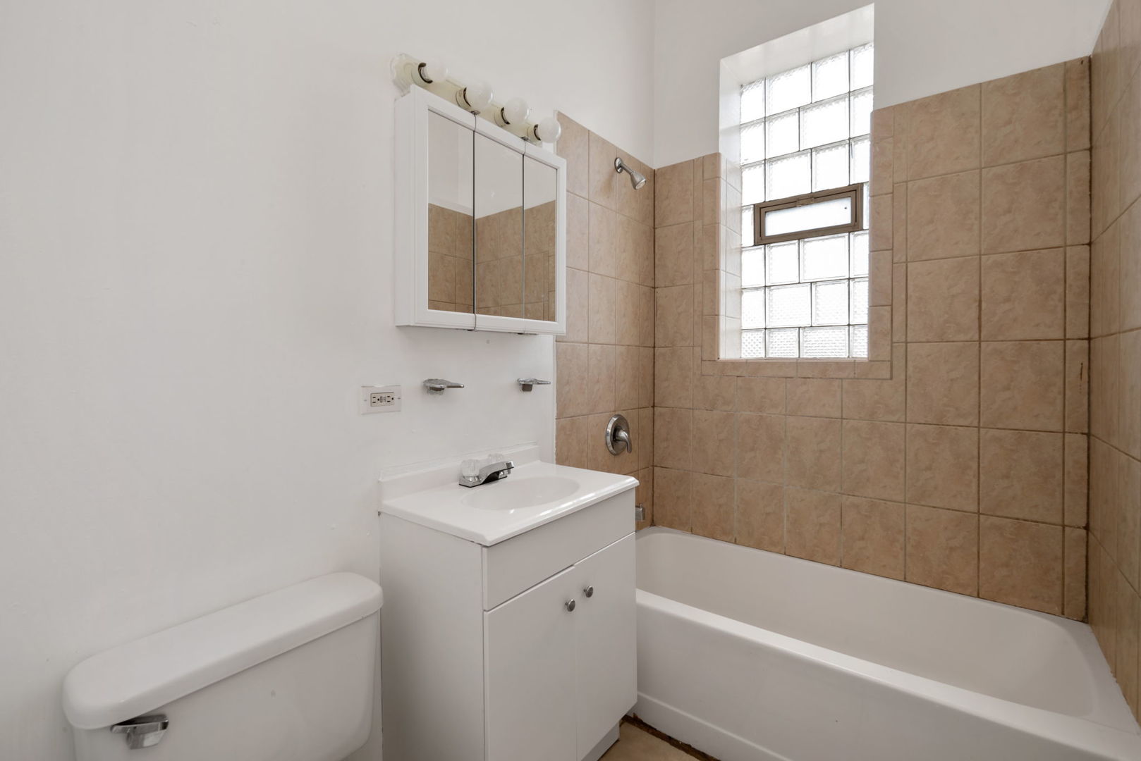 1455 South Avers Avenue Chicago, IL 60623 - Photo 13 of 22 a bathroom with a sink a toilet and bathtub