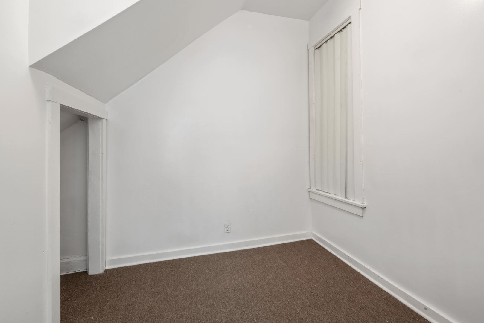 1455 South Avers Avenue Chicago, IL 60623 - Photo 5 of 22 an empty room with a empty space