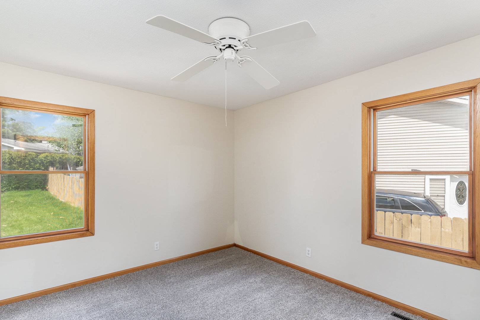 138 Cedar Circle Streamwood, IL 60107 - Photo 6 of 15 an empty room with a window