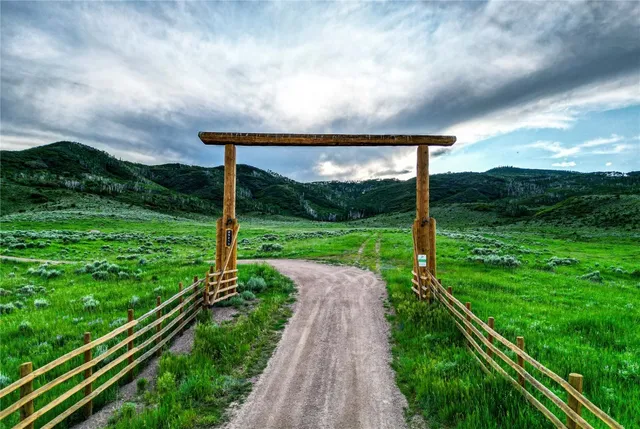 a view of a yard with an empty space