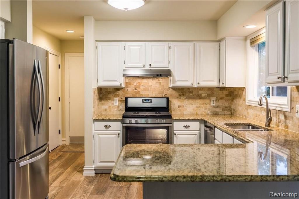 528 Hidden Ridge Drive Troy, MI 48083 - Photo 6 of 30