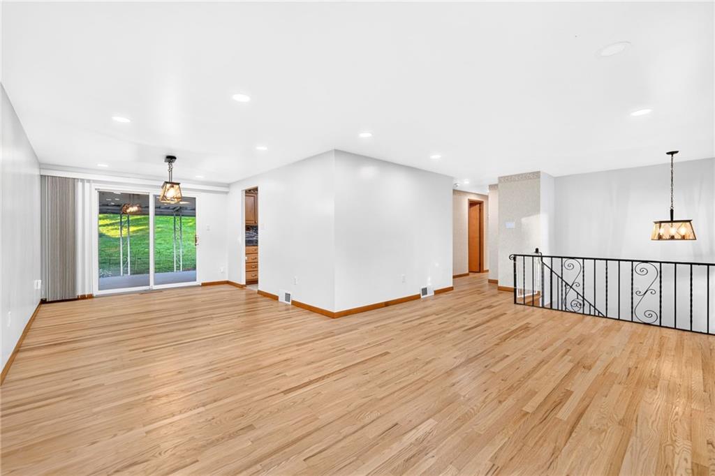 436 Sharon Road Coraopolis, PA 15108 - Photo 7 of 33