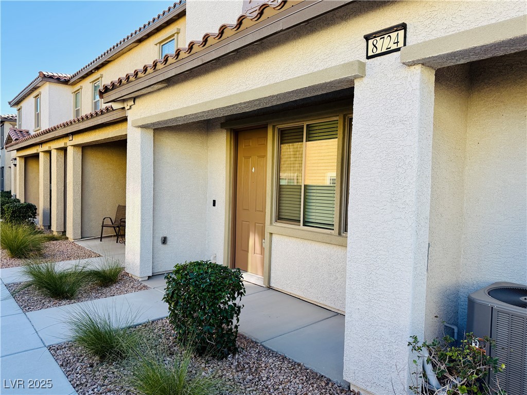 8724 Giant Causeway Avenue Las Vegas, NV 89148 - Photo 3 of 32