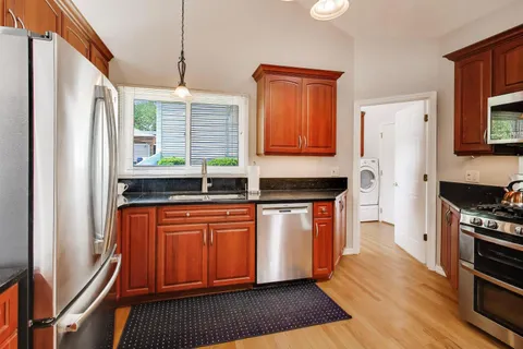 $675,000 | 611 West Whiting Lane, Arlington Heights, IL 60004