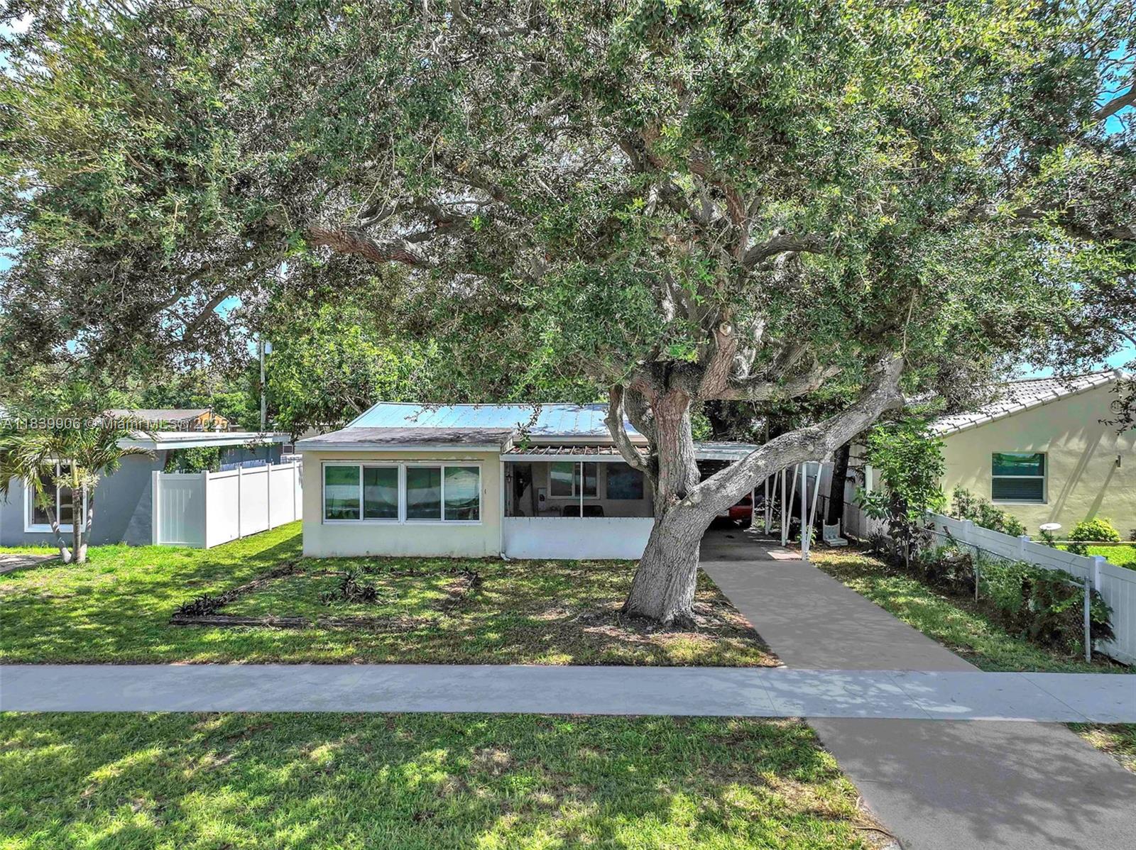 2407 Harding Street Hollywood, FL 33020 - Photo 1 of 33 Gallery Image 1