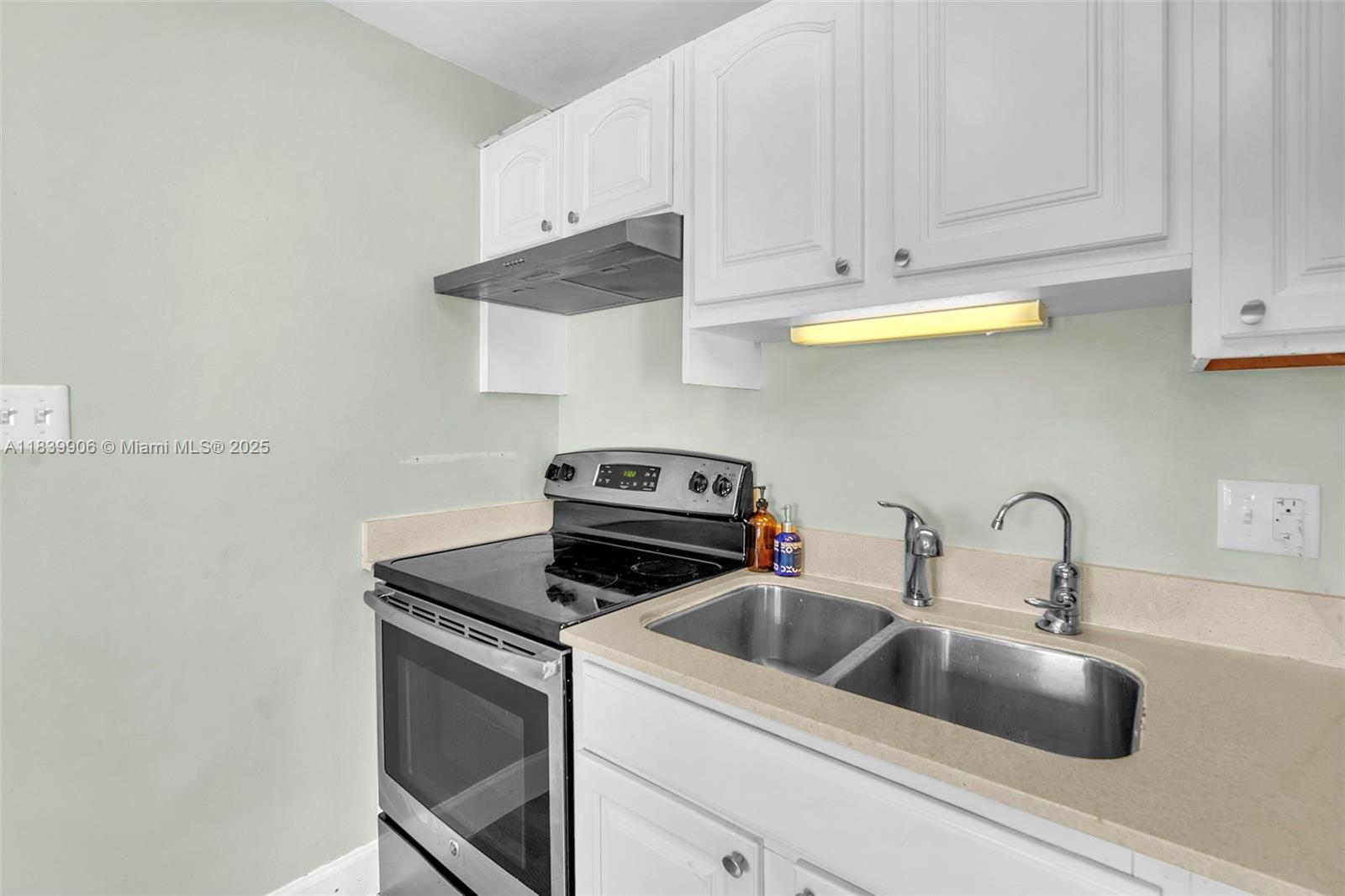 2407 Harding Street Hollywood, FL 33020 - Photo 16 of 33 Gallery Image 16