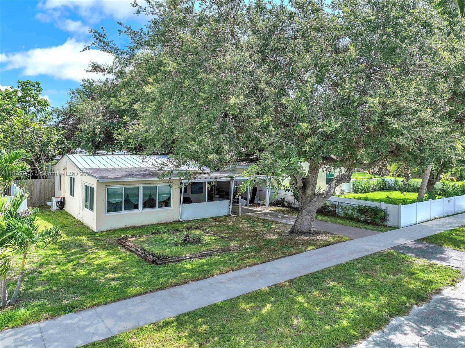 2407 Harding Street Hollywood, FL 33020 - Photo 3 of 33 Gallery Image 3