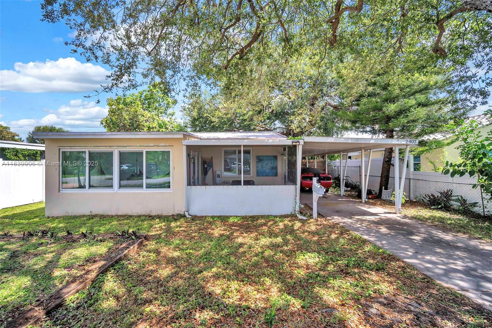2407 Harding Street Hollywood, FL 33020 - Photo 5 of 33 Gallery Image 5