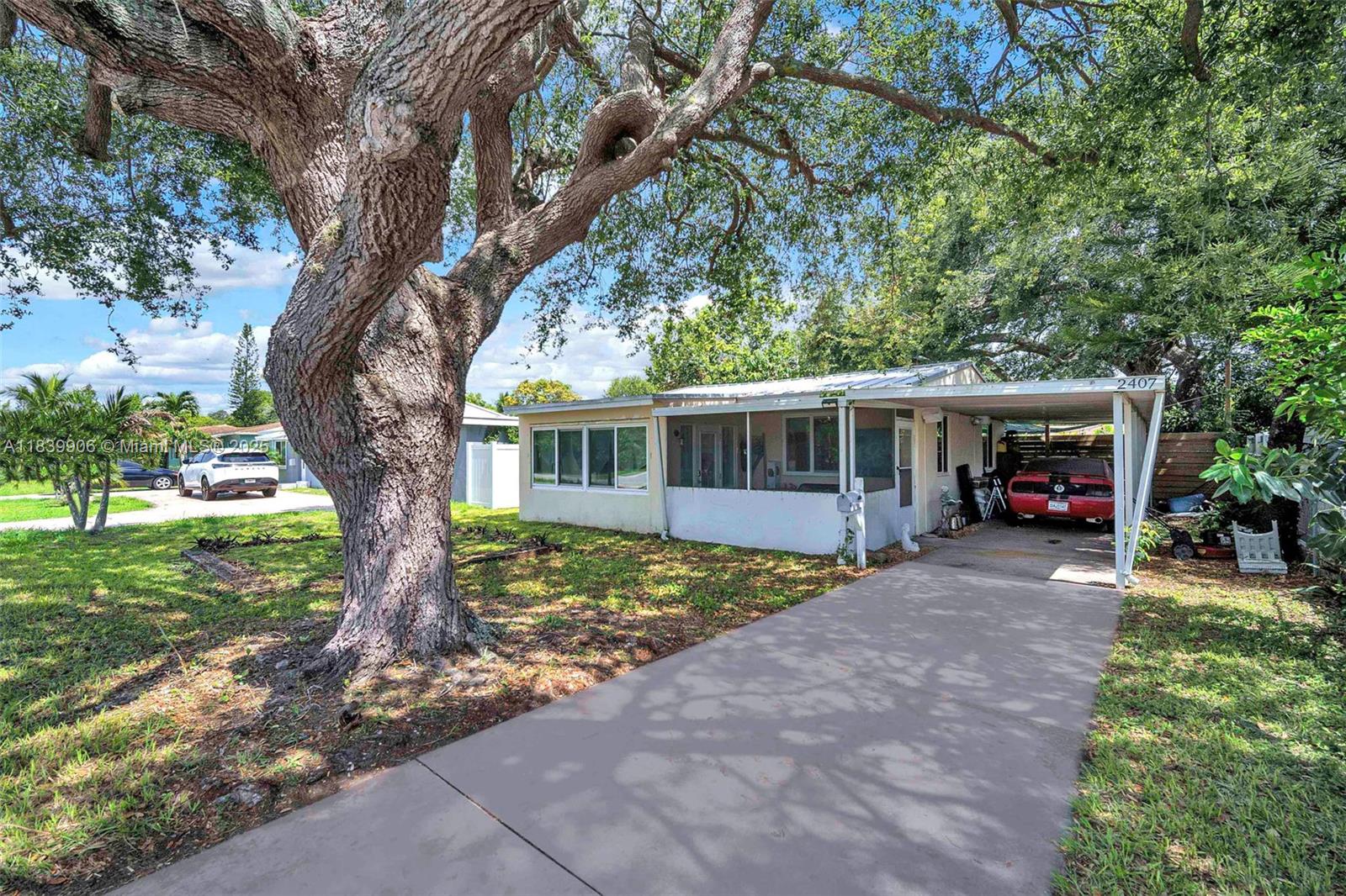 2407 Harding Street Hollywood, FL 33020 - Photo 6 of 33 Gallery Image 6