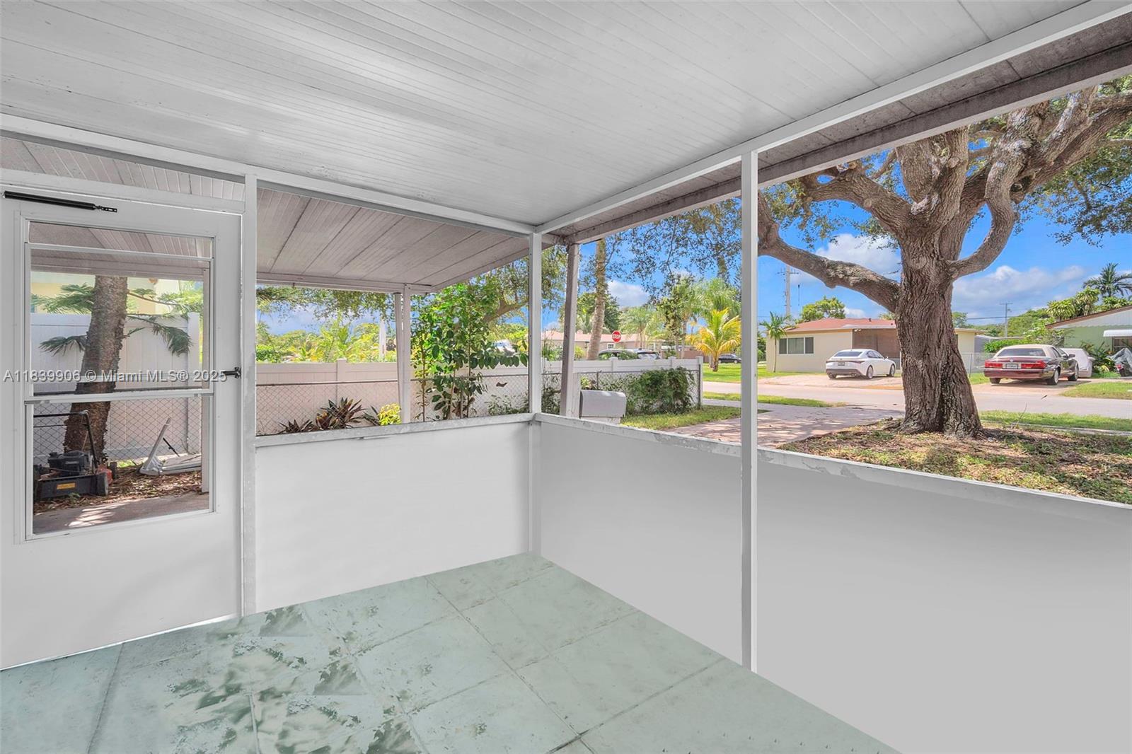 2407 Harding Street Hollywood, FL 33020 - Photo 8 of 33 Gallery Image 8
