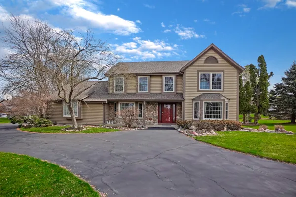 $769,900 | 2320 Buckingham Place, Brookfield, WI 53045