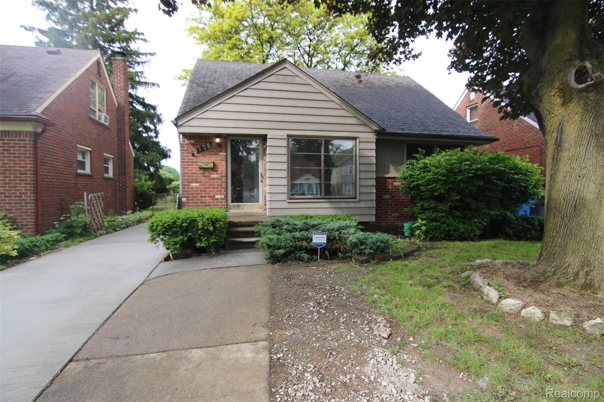 738 Sherbourne Street Inkster, MI 48141 - Photo 2 of 22 738 Sherbourne Neal El-Sayed (5).JPG