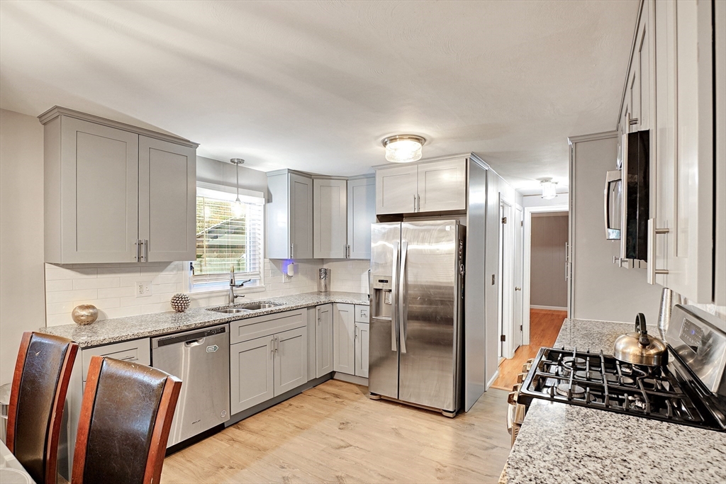 161 Fernbank Road Springfield, MA 01129 - Photo 3 of 23