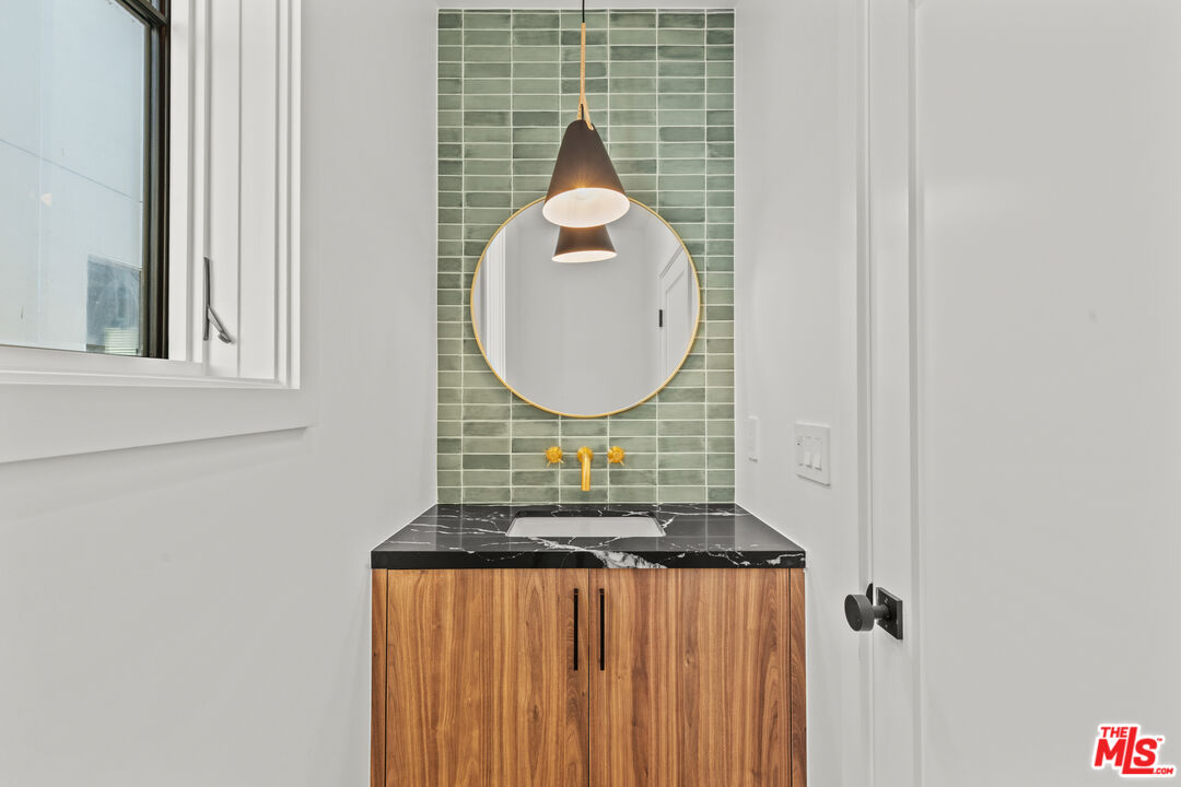 5536 Tova Road Sherman Oaks, CA 91411 - Photo 5 of 15 a room with a mirror and vanity