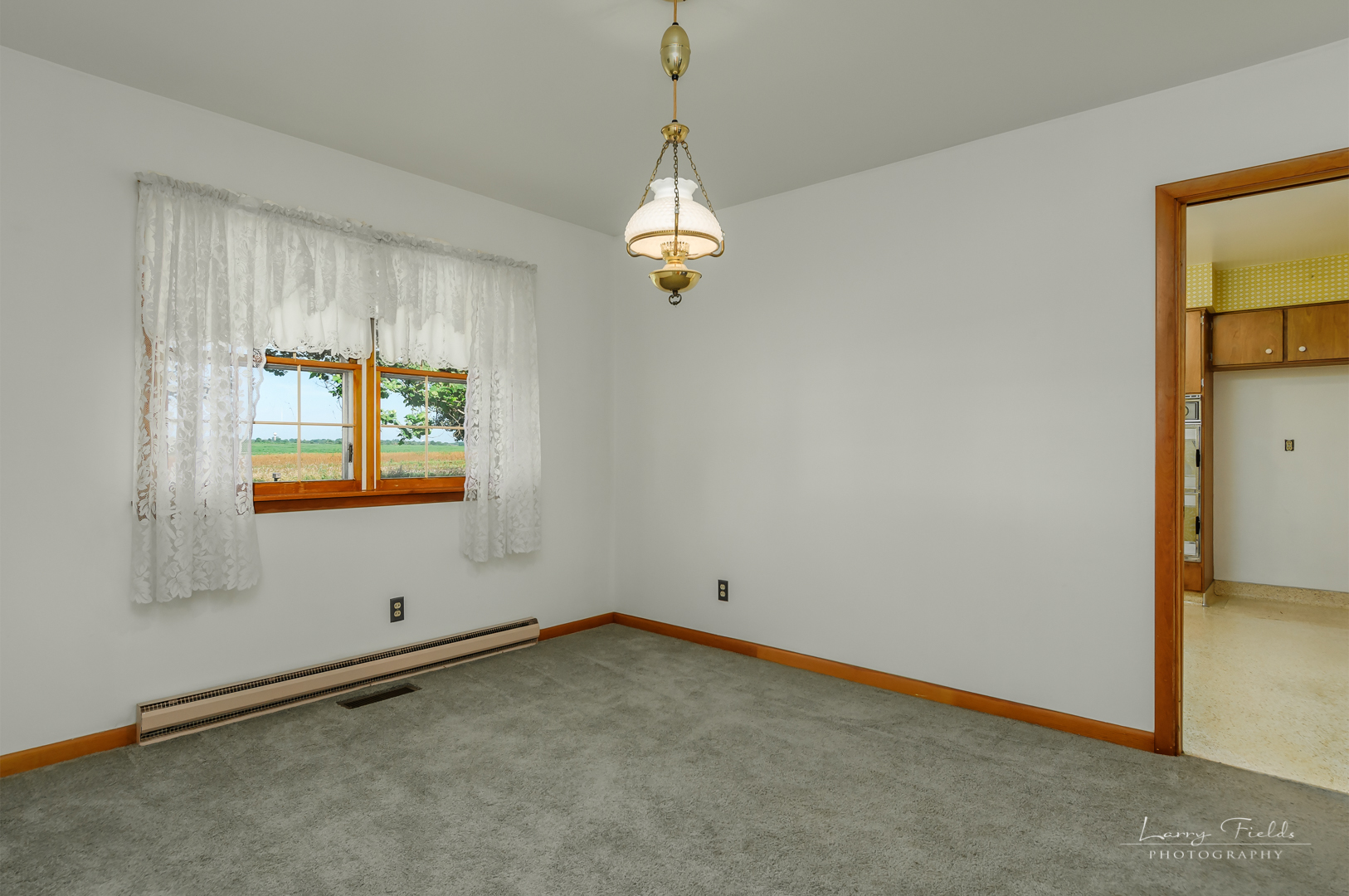 4682 East 29th Road Sandwich, IL 60548 - Photo 3 of 18 an empty room with windows