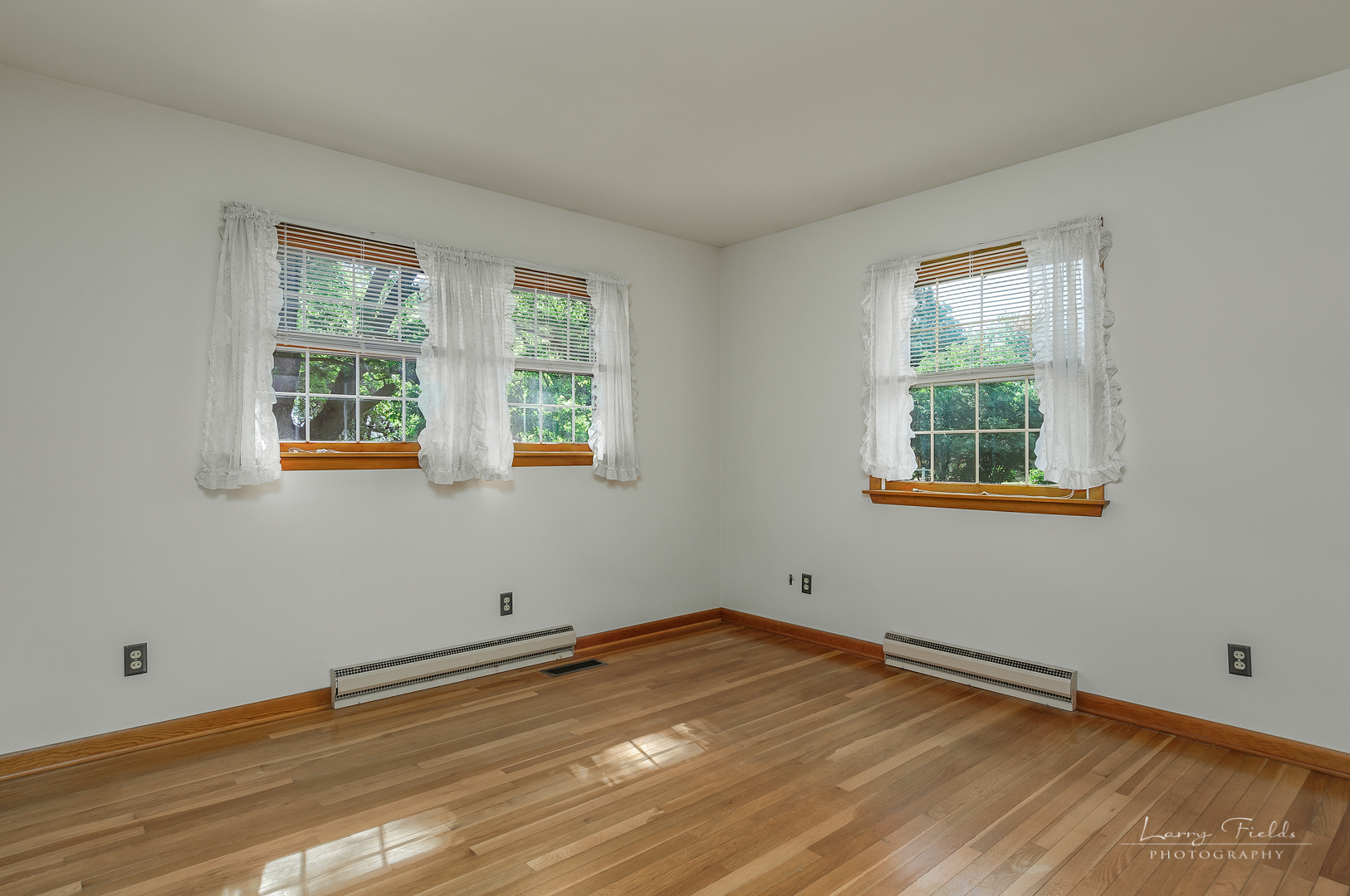 4682 East 29th Road Sandwich, IL 60548 - Photo 7 of 18 a view of a room with wooden floor and windows