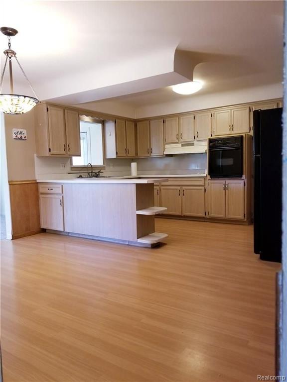 29333 Ridgefield Avenue Warren, MI 48088 - Photo 5 of 27