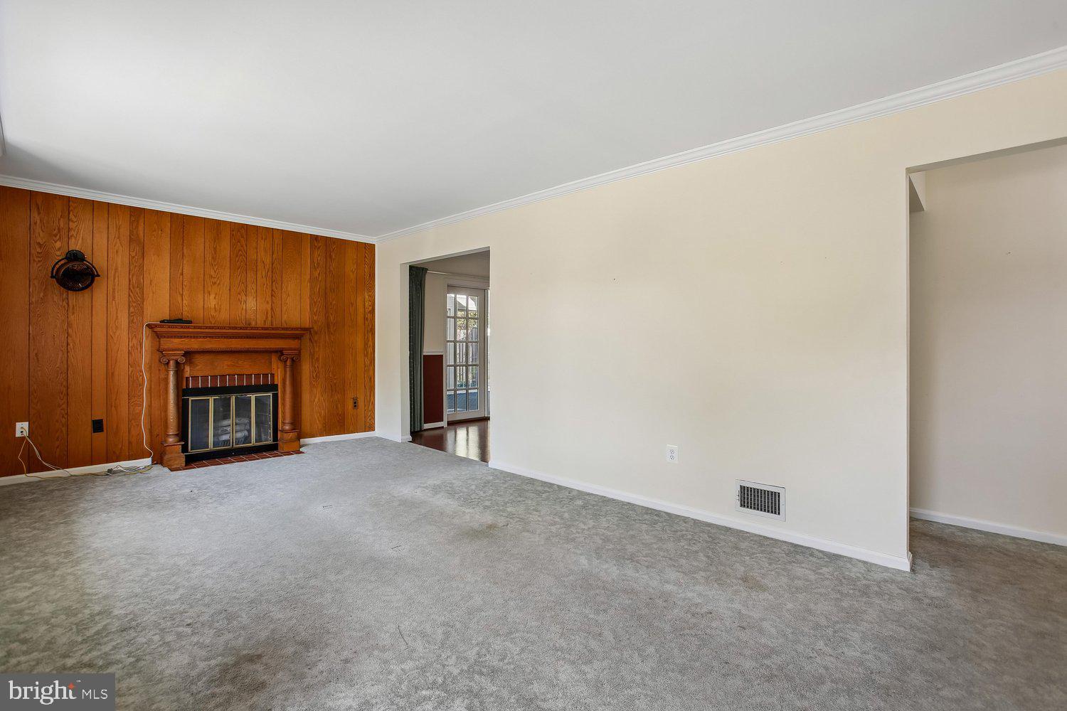 6809 Ontario Street Springfield, VA 22152 - Photo 20 of 70 Living Room
