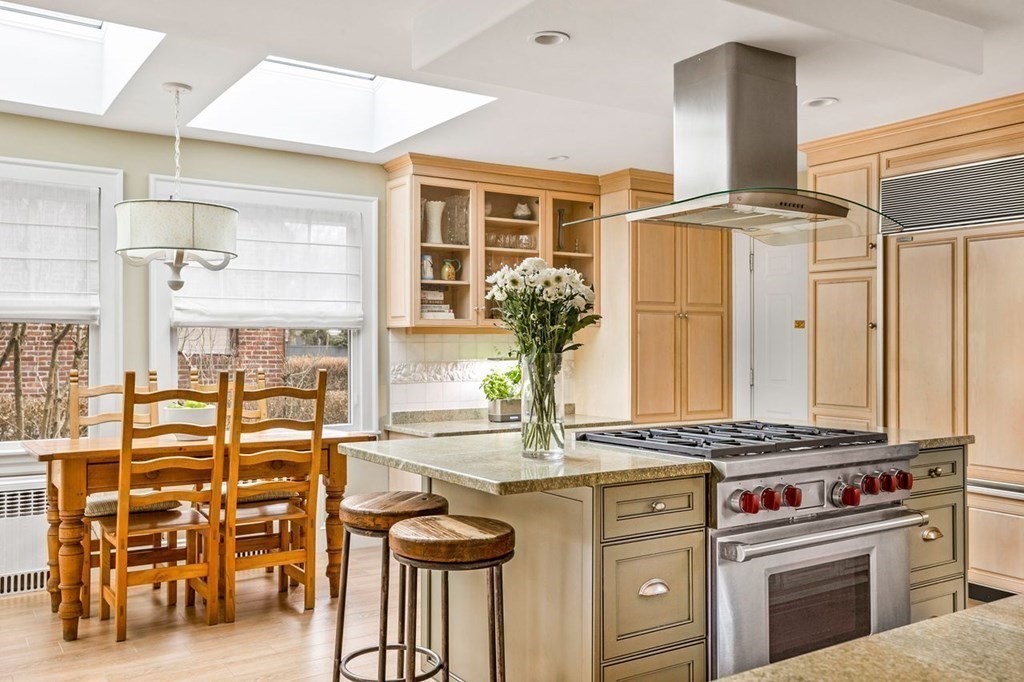 60 Moffat Road Newton, MA 02468 - Photo 8 of 23
