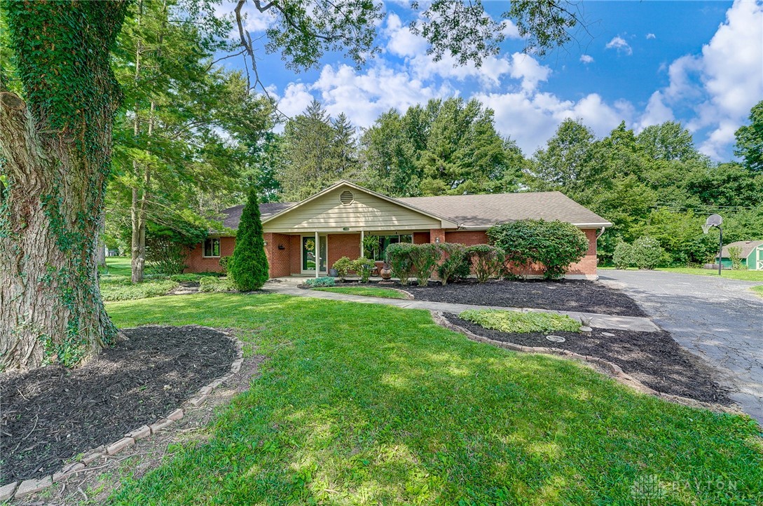 225 Davis Road Centerville, OH 45459 - Photo 4 of 70
