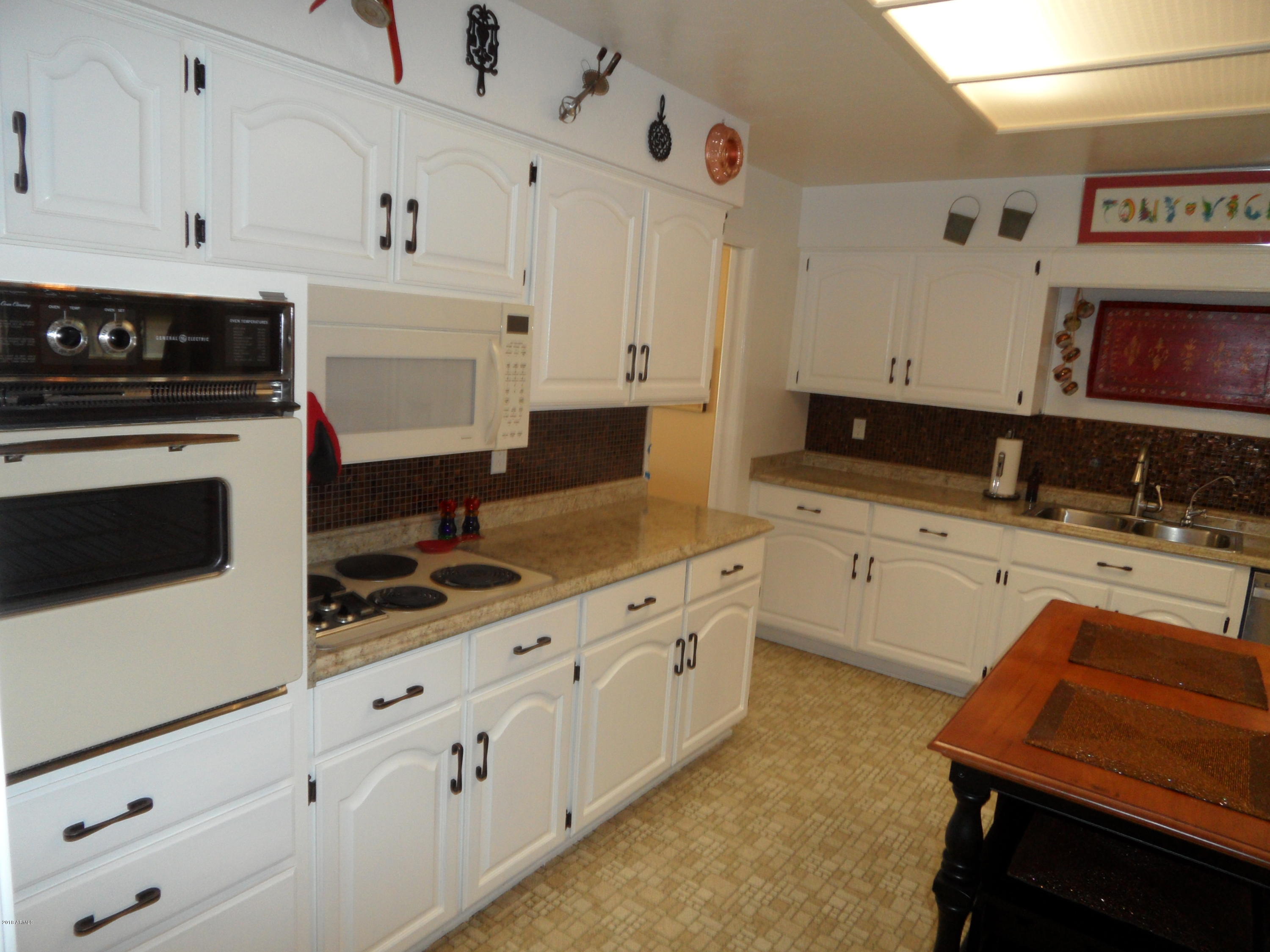 534 South Rochester Mesa, AZ 85206 - Photo 5 of 38 Kitchen