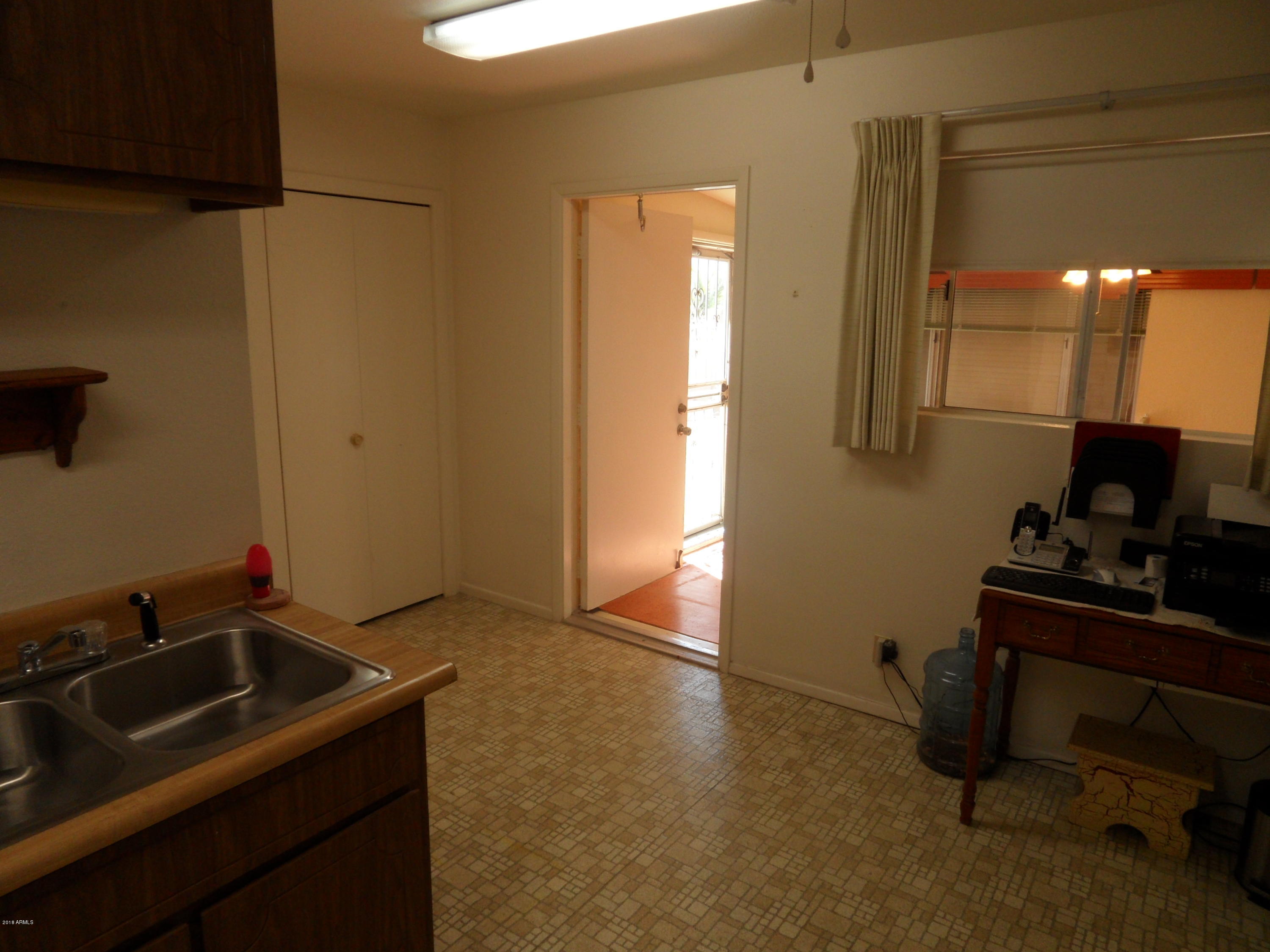 534 South Rochester Mesa, AZ 85206 - Photo 9 of 38 Laundry/Hobby