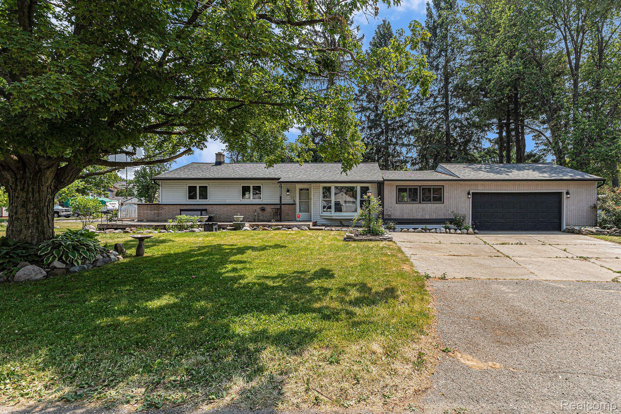 7605 Bridge Road Waterford, MI 48329 - Photo 1 of 28 Gallery Image 1