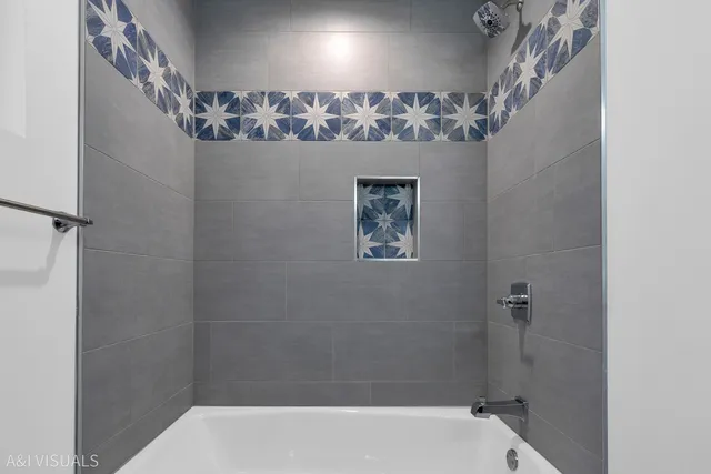 $649,000 | 5841 North Medina Avenue, Chicago, IL 60646