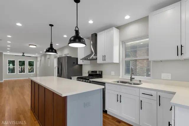 $649,000 | 5841 North Medina Avenue, Chicago, IL 60646