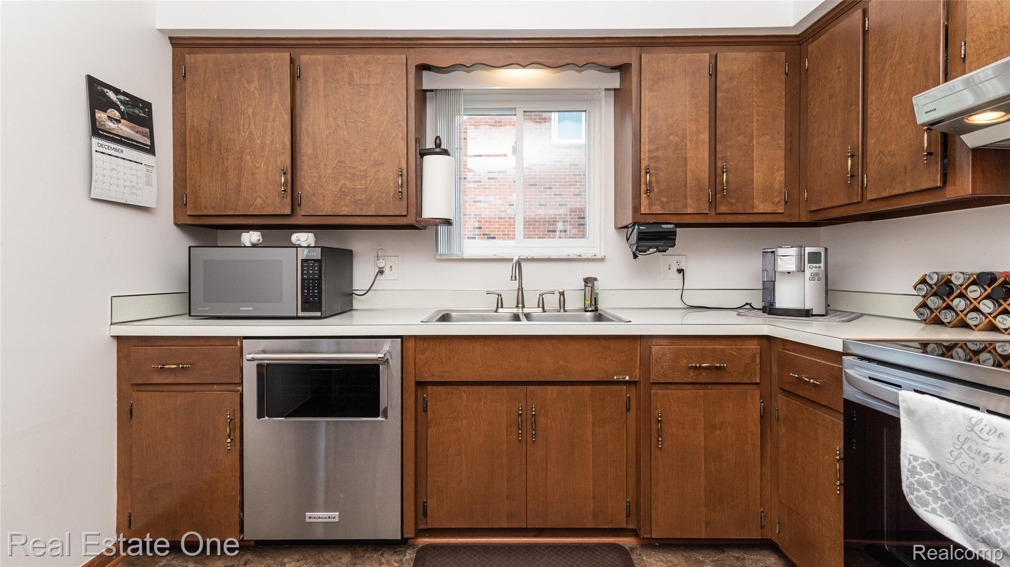 698 Center Ridge South Lyon, MI 48178 - Photo 19 of 48 Kitchen