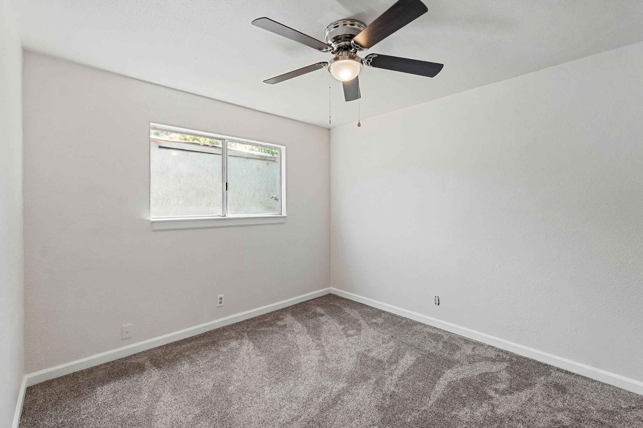 3923 Meteor Street Redding, CA 96002 - Photo 19 of 31 Bedroom 3
