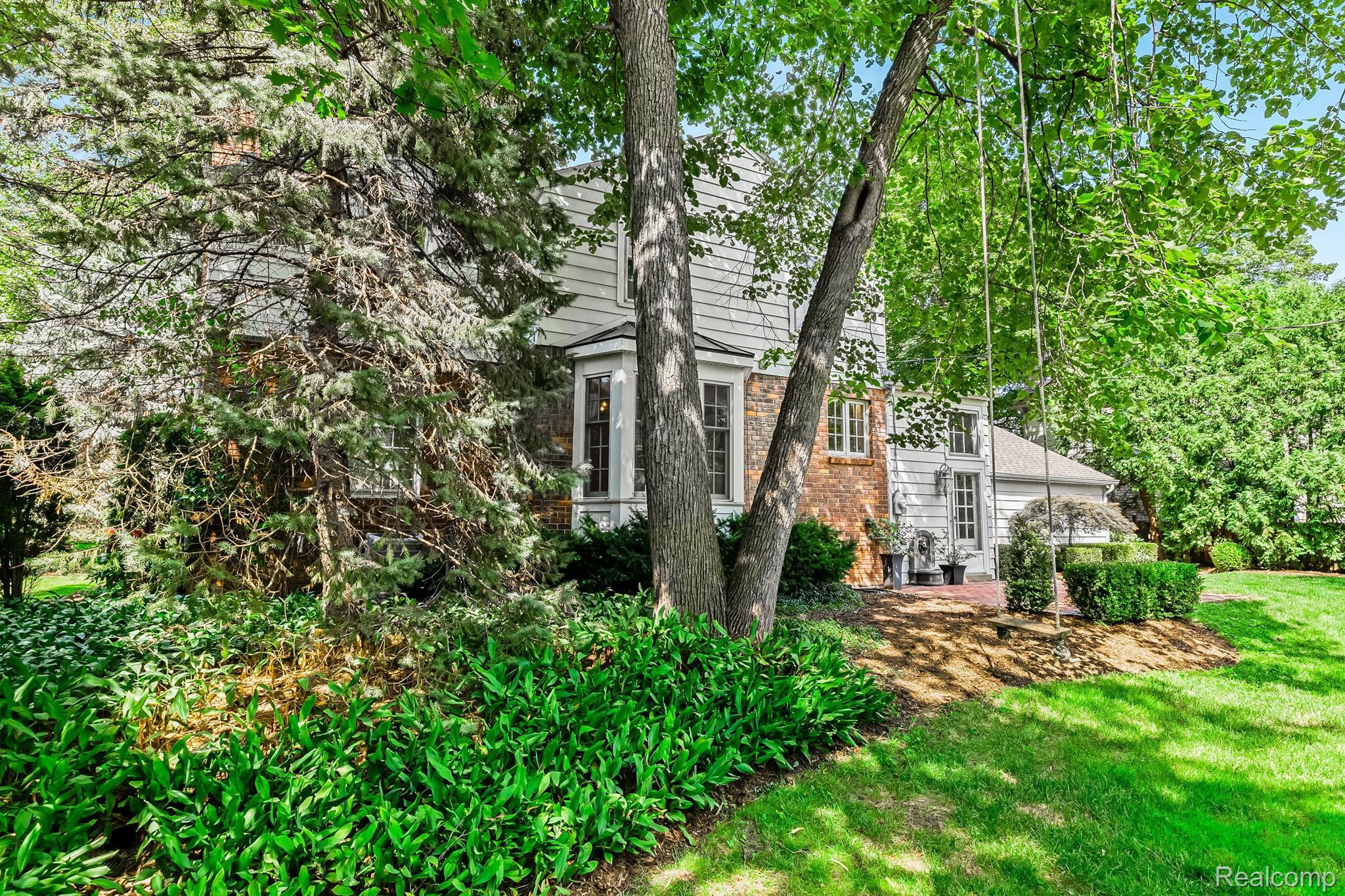 1844 Yorkshire Road Birmingham, MI 48009 - Photo 12 of 38 Gallery Image 12