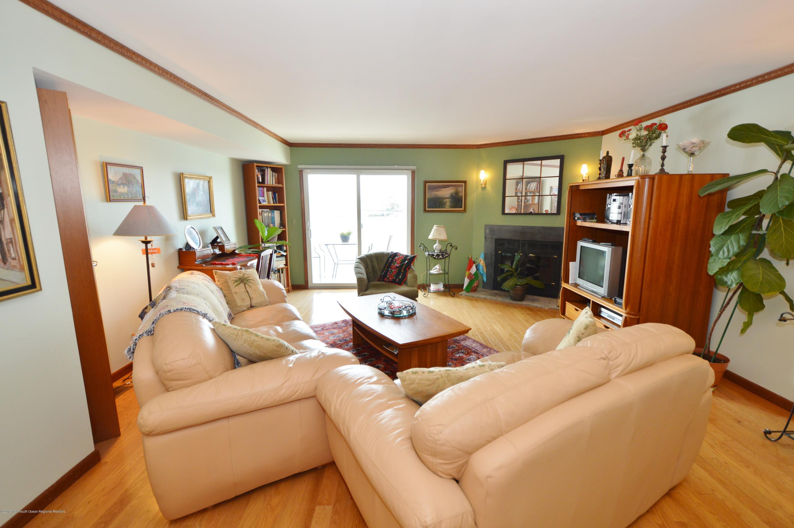 165 Riddle Avenue, Unit 5 Long Branch, NJ 07740 - Photo 9 of 62 LIVING ROOM