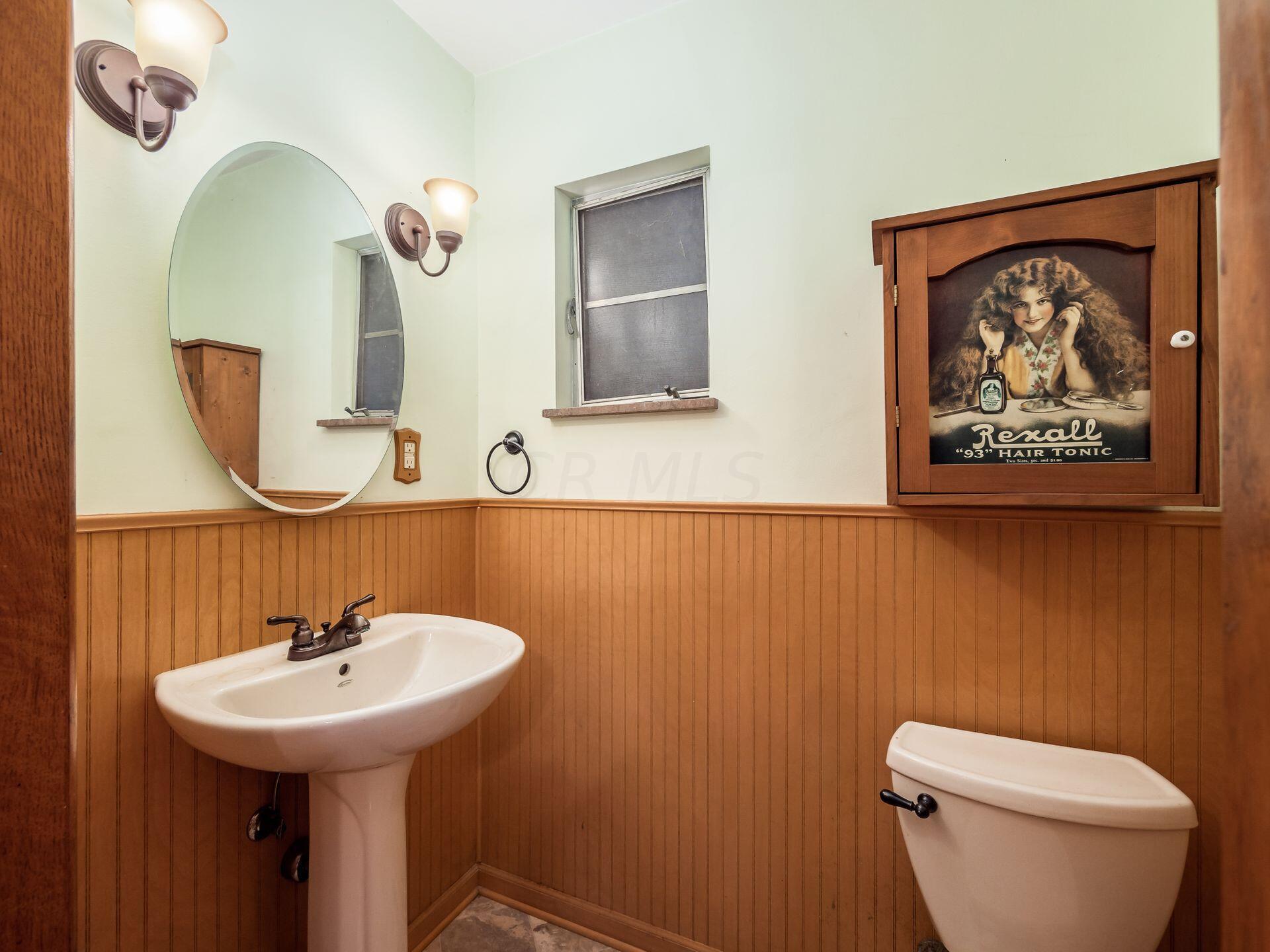 3022 Courtright Road Columbus, OH 43232 - Photo 15 of 41 Powder Room