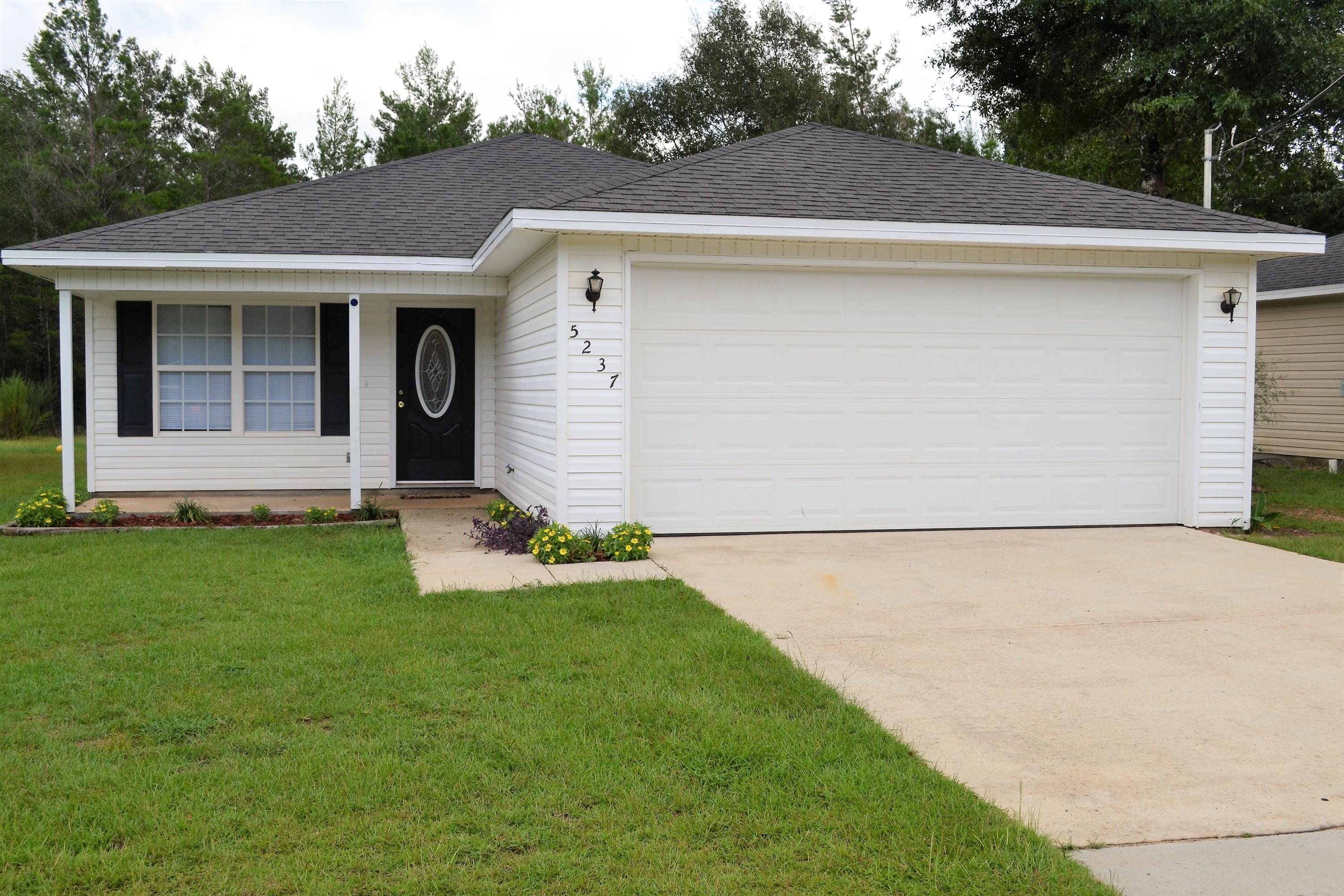 5237 Kervin Road Crestview, FL 32539 - Photo 25 of 28 a view of a house with a yard