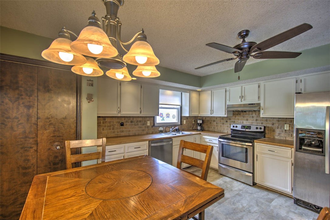 4652 Butler Drive Decatur, IL 62526 - Photo 14 of 38