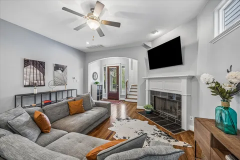 $619,000 | 1011 West 14th Street, Houston, TX 77008