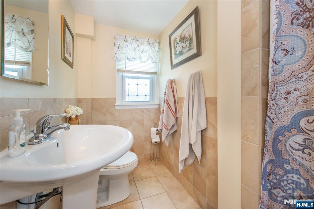 88 Ozone Avenue Cedar Grove, NJ 07009 - Photo 12 of 24