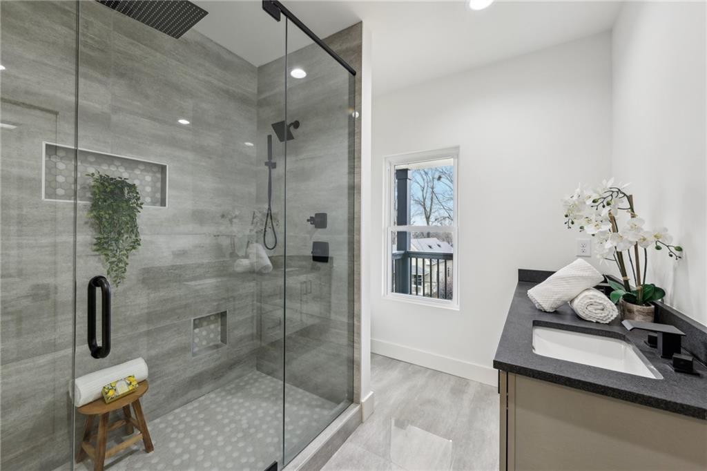 727 Garibaldi Street Southwest Atlanta, GA 30310 - Photo 33 of 84 a bathroom with a shower