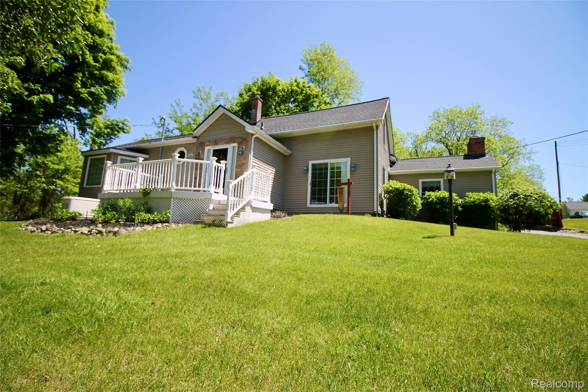 8372 Parshallville Road Fenton, MI 48430 - Photo 2 of 44 IMG_1813.JPG