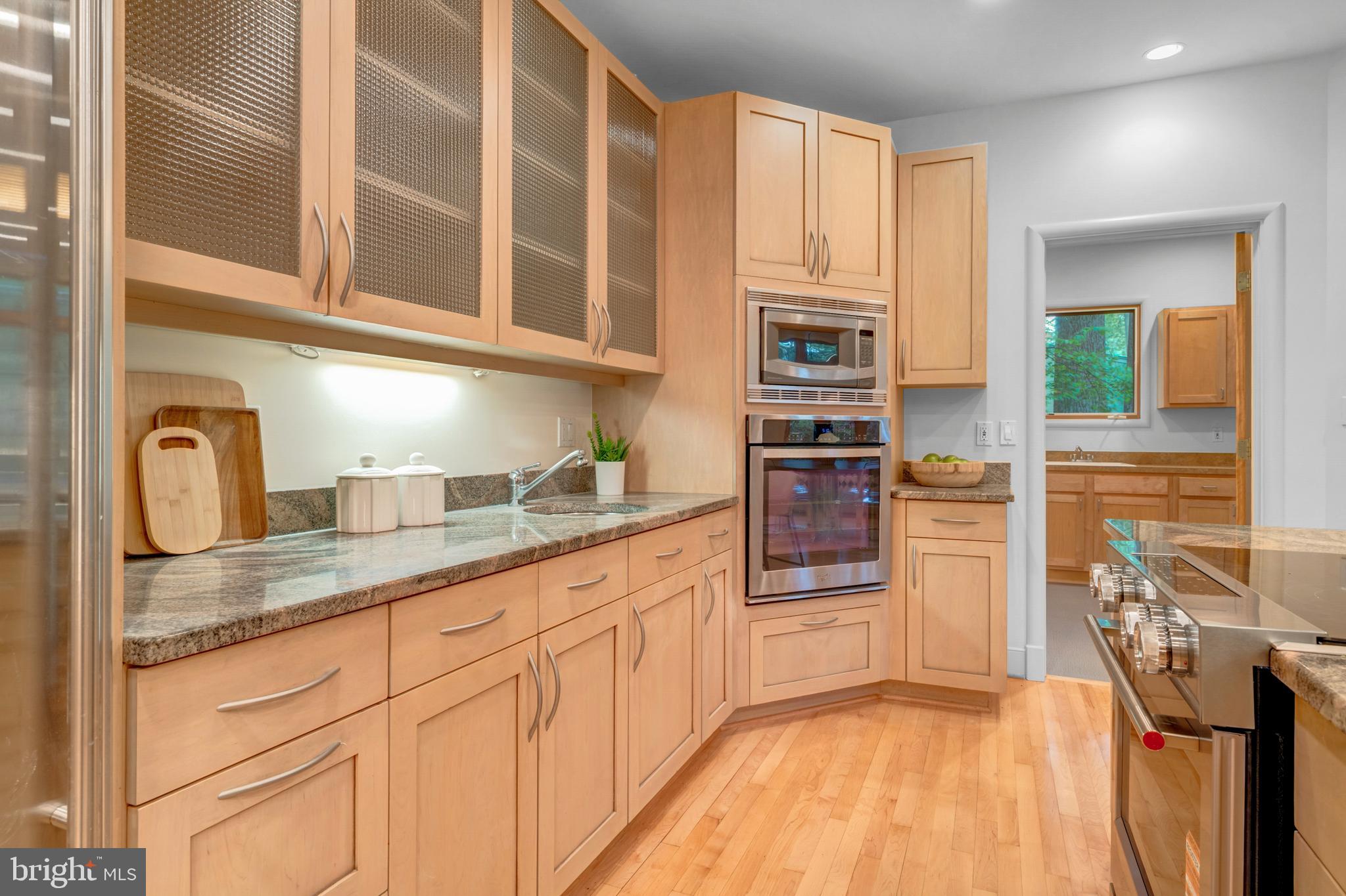 5933 Woodley Road McLean, VA 22101 - Photo 25 of 58 Kitchen