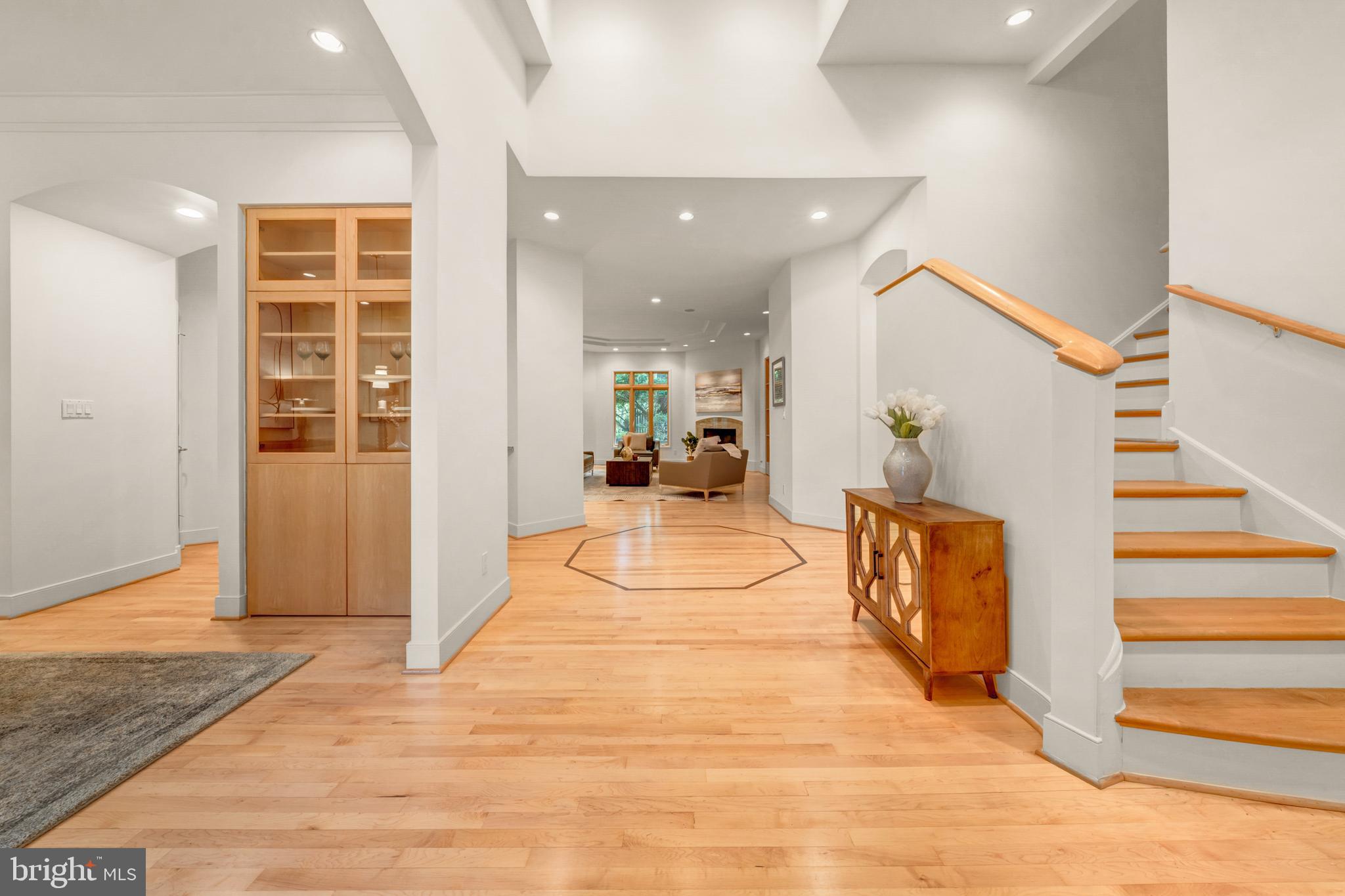 5933 Woodley Road McLean, VA 22101 - Photo 5 of 58 Foyer