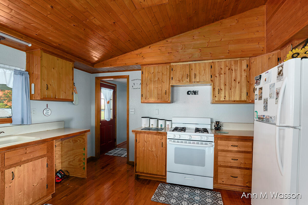 5911 East Butler Road Dowling, MI 49050 - Photo 9 of 54 IMG_1008