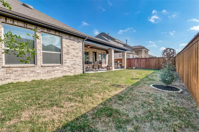 a front view of house with yard