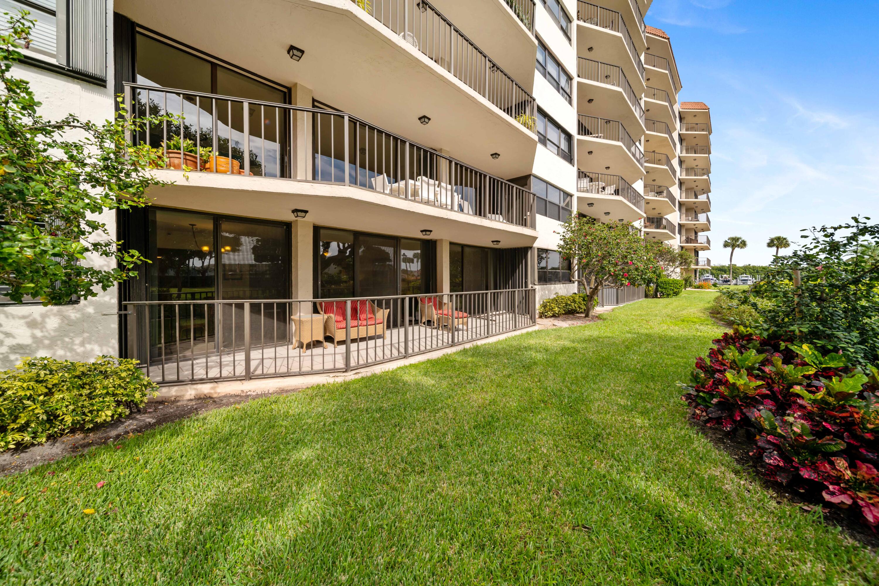899 Jeffery Street, Unit 107 Boca Raton, FL 33487 - Photo 6 of 43 FXX_9545