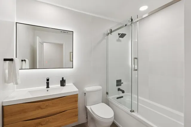 a close view of faucet