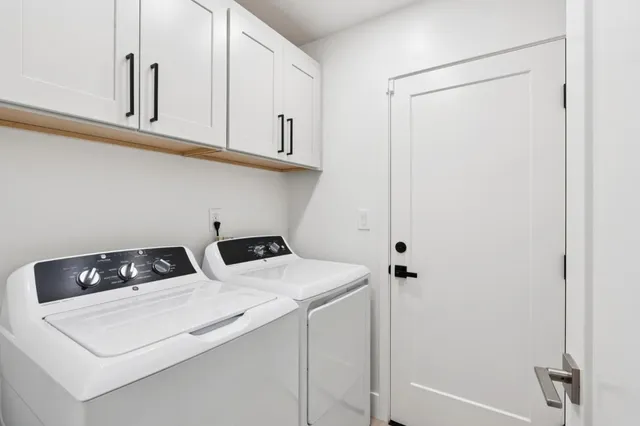 a view of a livingroom with furniture